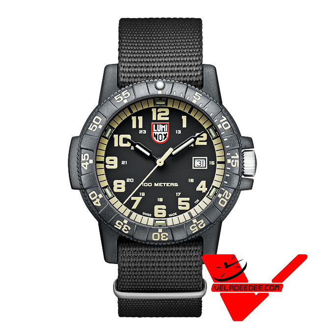 Luminox นาฬิกาข้อมือชาย เรือน Carbon รุ่น XS.0333 (ประกันศูนย์ไทยศรีทองพาณิชย์ 2 ปี)