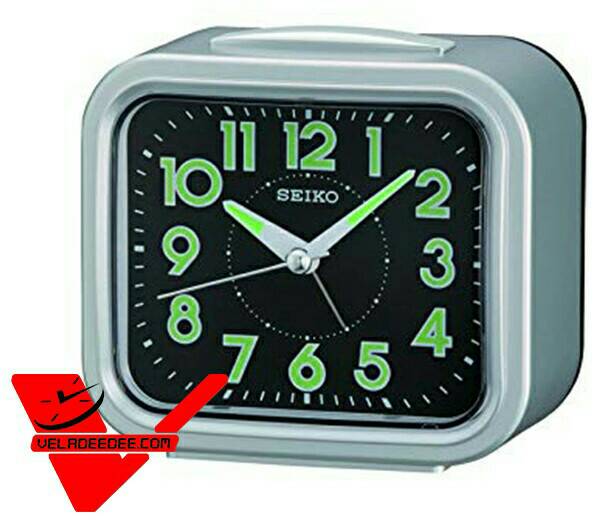 SEIKO นาฬิกาตั้งปลุก เครื่องเดินเรียบไร้เสียงรบกวน เสียงกระดิ่ง มีพรายน้ำ รุ่น QHK023S (สีเงิน หน้าปัดสีดำ)